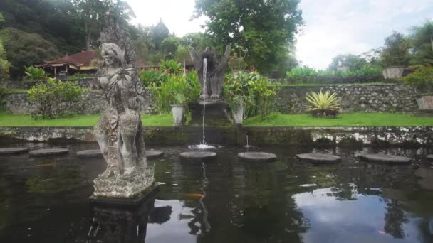 Tirta Gangga en Bali. Templo hindú. — Vídeo de stock