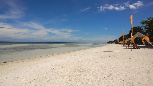 Hermosa playa en la isla tropical. Filipinas, Bohol . —  Fotos de Stock