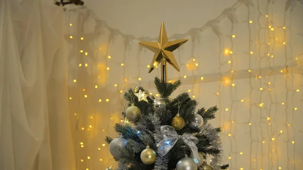 装饰过的圣诞树. — 图库照片