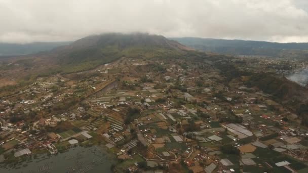 Lac dans le cratère du volcan. Batur, Bali — Video