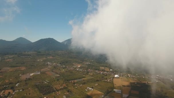 Horská krajina s údolím a obcí Bali, Indonésie — Stock video