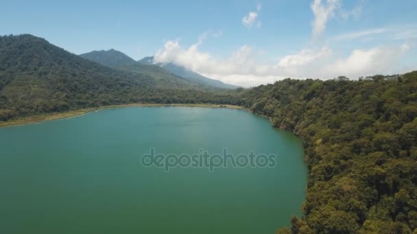 Lago en las montañas, isla Bali, Indonesia. — Vídeos de Stock