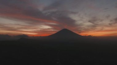 Aktif volkan Gunung Agung Bali, Endonezya 'da.