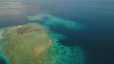 Mercan kayalıkları mercan adası, Bali.