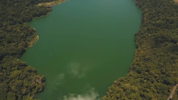 Sjön i bergen, ön Bali, Indonesien. — Stockvideo