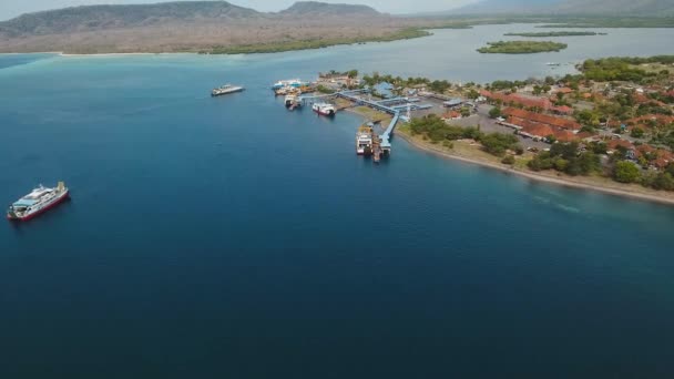 海の旅客フェリーポート、ギリマンク。インドネシアのバリ. — ストック動画