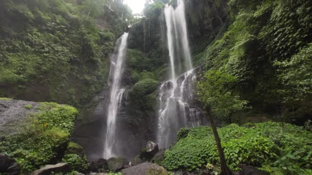Beautiful tropical waterfall. Bali,Indonesia. — Stock Video