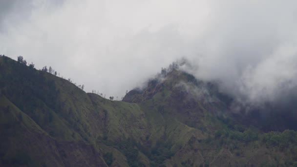 Montanhas nas nuvens. Bali, Indonésia . — Vídeo de Stock