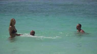 Deniz genç aile oyun.