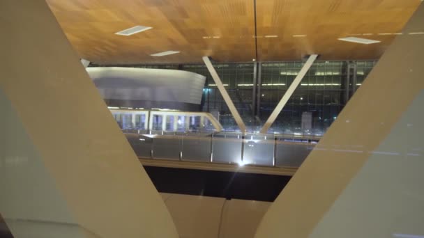 Εξωτερικό από το νέο Διεθνές Αεροδρόμιο Hamad, Ντόχα, Κατάρ. — Αρχείο Βίντεο