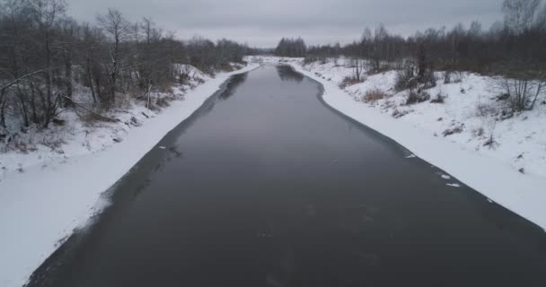 Paysage fluvial hivernal 