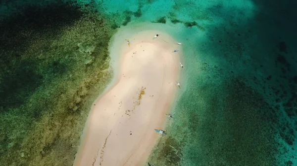 美しい空撮は、熱帯の島をビーチします。Siargao 島、フィリピン. — ストック写真