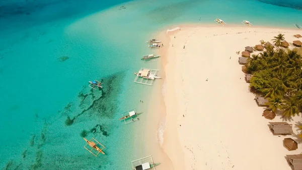 美しい空撮は、熱帯の島をビーチします。世界の傑作島、フィリピン、Siargao. — ストック写真