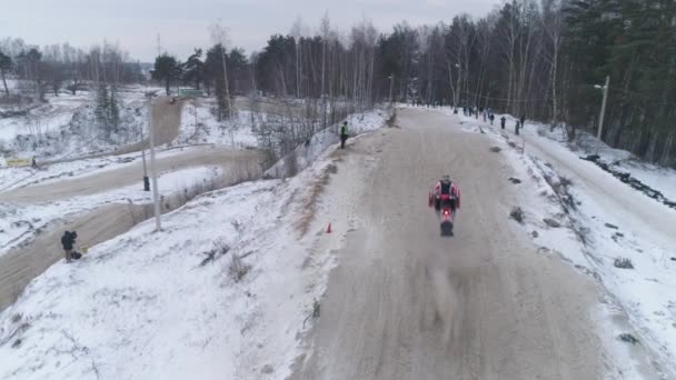 Sneeuwscooter wedstrijden in het winterseizoen. Kampioenschap op sneeuwscooters, 27 januari 2018 — Stockvideo