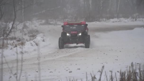 Racing ATV di musim dingin. Kompetisi olahraga 27 Januari 2018 . — Stok Video