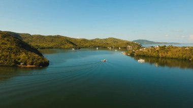 Tropikal deniz bay. Havadan görünümü: deniz manzarası Busuanga, Palawan, Filipinler.