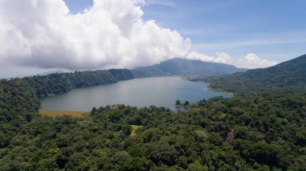 Lago in montagna, isola di Bali, Indonesia. — Foto Stock