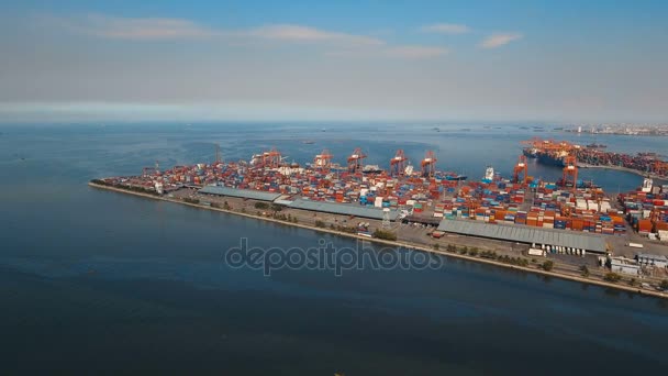 Vista aérea del puerto industrial de carga. Manila, Filipinas. — Vídeos de Stock
