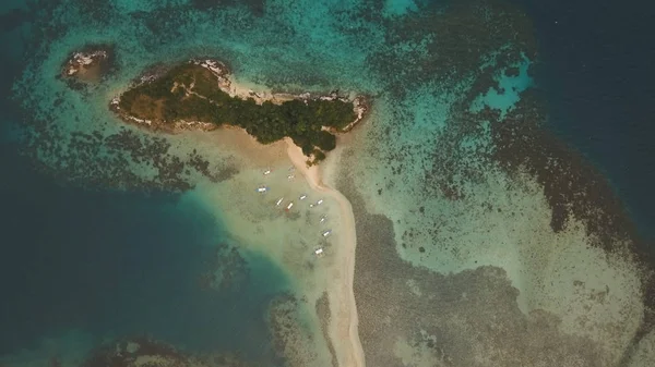 Beautiful tropical beach, aerial view. Tropical island. — Stock Photo, Image