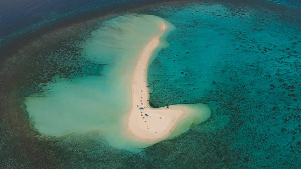 美しい空撮は、熱帯の島をビーチします。フィリピン カミギン島. — ストック写真