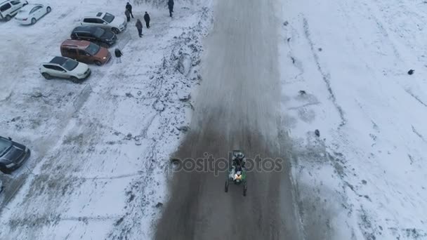 Snowmobile races in the winter season. Championship on snowmobiles January 27, 2018 — Stock Video