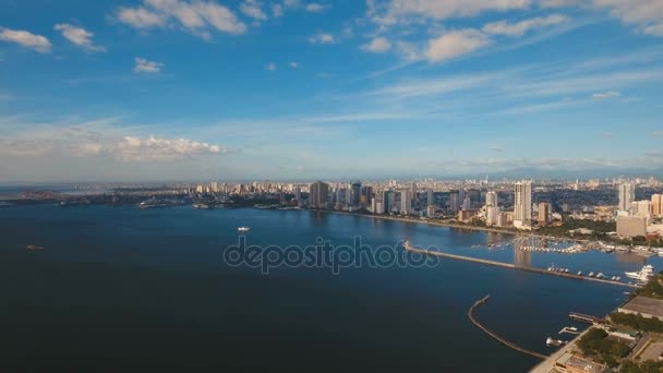 Miasto lotnicze z drapaczami chmur i budynkami. Filipiny, Manila, Makati. — Wideo stockowe