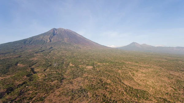 Volcán activo Gunung Agung en Bali, Indonesia. —  Fotos de Stock