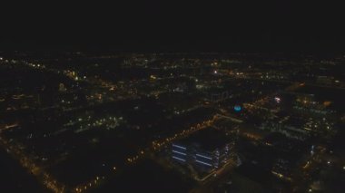 Gökdelenler ve Binalar gece ile hava şehir. Filipinler, Manila, Makati.