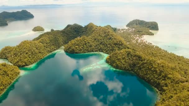 Luchtfoto tropische lagune, zee, strand. Tropisch eiland. Siargao, Filipijnen. — Stockvideo