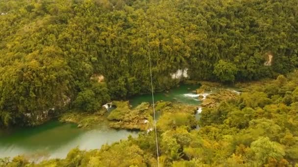 Έλξης zipline στη ζούγκλα του νησιού της Bohol, Φιλιππίνες. — Αρχείο Βίντεο