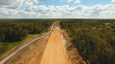 Yeni bir yol inşaatı.