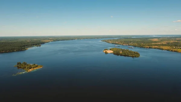 Aerial View.Landscape i fältet sjö. — Stockfoto