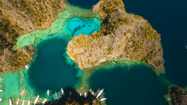 Hermosa laguna en Kayangan Lake, Filipinas, Coron, Palawan . — Vídeos de Stock