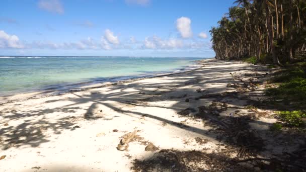 Pláž na tropickém ostrově. Filipíny, Siargao. — Stock video