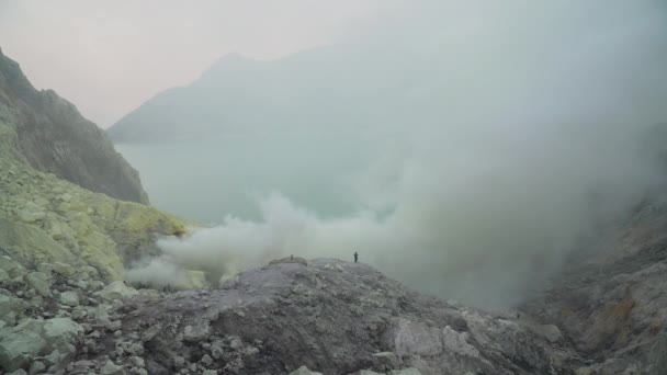 Volcanic crater, where sulfur is mined. — Stock Video