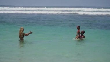 Deniz genç aile oyun.