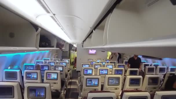 Interior do avião de passageiros . — Vídeo de Stock