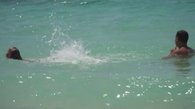 Deniz genç aile oyun.