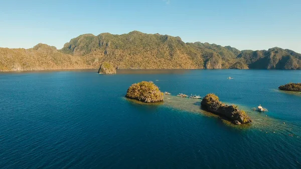 Vista aerea laguna tropicale, mare, spiaggia. Isola tropicale. Busuanga, Palawan, Filippine. — Foto Stock