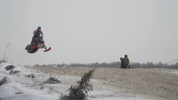 Skoter raser under vintersäsongen. Mästerskapet på snöskotrar 27 januari 2018 — Stockvideo