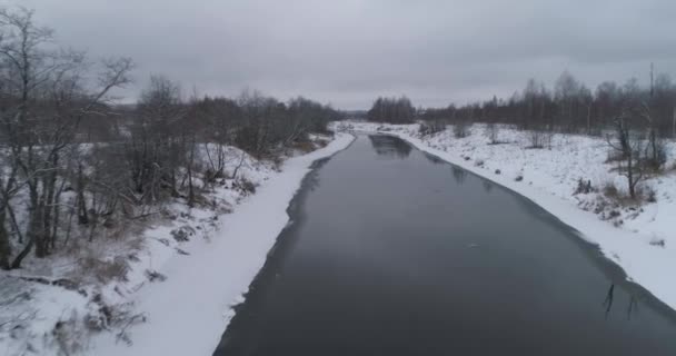 Inverno paisagem fluvial — Vídeo de Stock