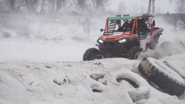 Curse ATV în sezonul de iarnă. Competiție sportivă 27 ianuarie 2018 . — Videoclip de stoc