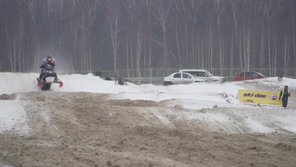 雪地摩托赛在冬季。雪地2018年1月27日锦标赛 — 图库视频影像