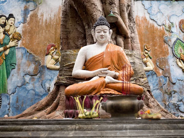 Статуя Буда на храмовом острове Бали — стоковое фото