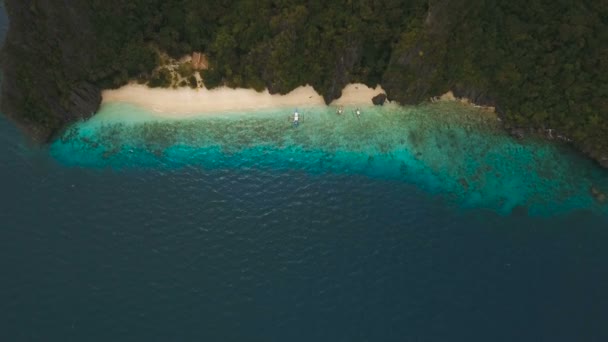 Tropischer Strand, Luftaufnahme. tropische Insel. — Stockvideo