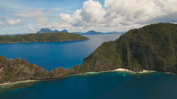 Тропический остров и песчаные пляжи, вид с воздуха. Эль-Нидо — стоковое видео