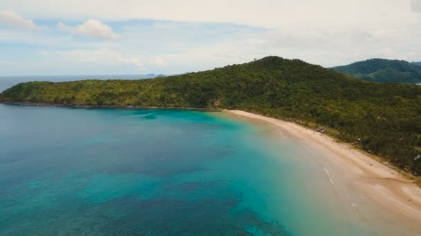 Antenna Nézd szép strand egy trópusi szigeten. Fülöp-szigetek, El Nido. — Stock videók