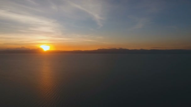Прекрасний захід сонця над морем, вид з повітря.Cebu — стокове відео