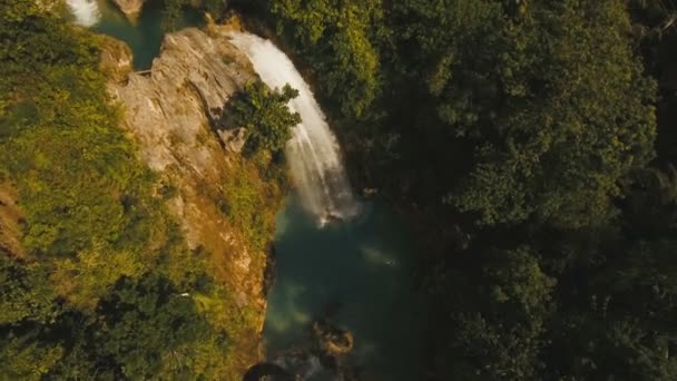 Belle cascade tropicale. Philippines Cebu île .