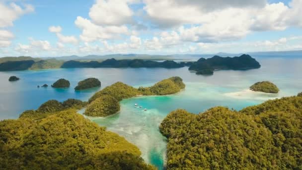 Légifelvételek trópusi lagúna, tenger, tengerpart. Trópusi szigeten. Siargao, Fülöp-szigetek. — Stock videók